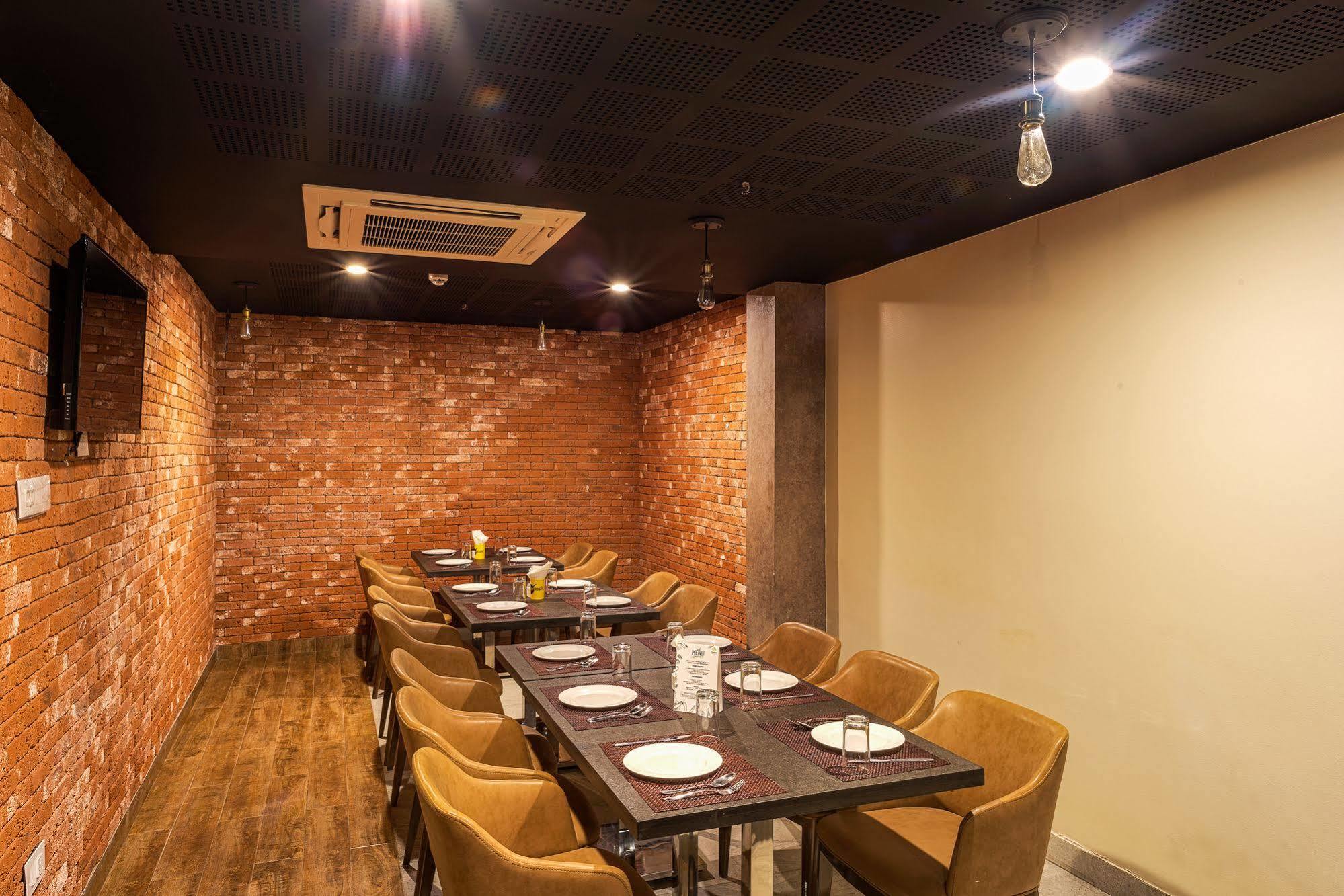 Treebo Fourth Avenue Hotel Chennai Exterior photo